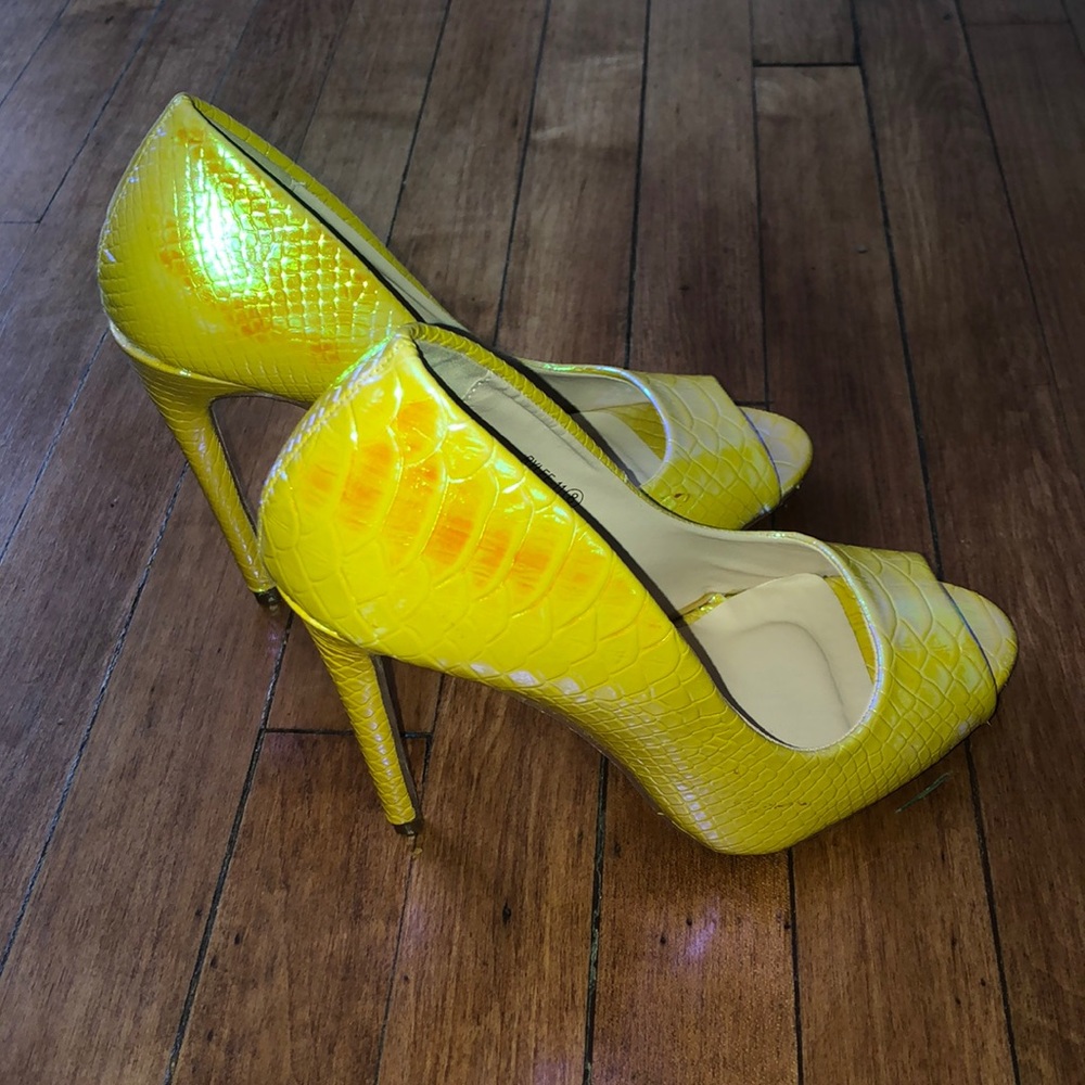 Yellow Snake skin peep toe